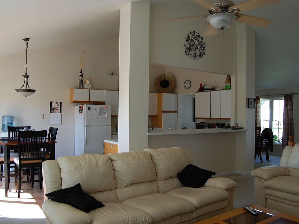 Open Concept, Vaulted Ceilings