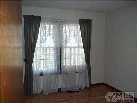 5th image of 109 Brights Ln