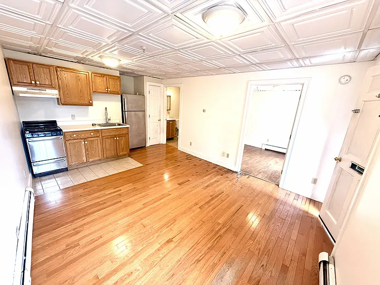 128 Hammond St #8 — Photo 1