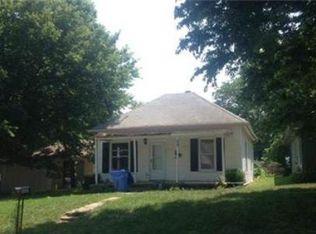 207 S Delaware St, Tonganoxie, KS 66086