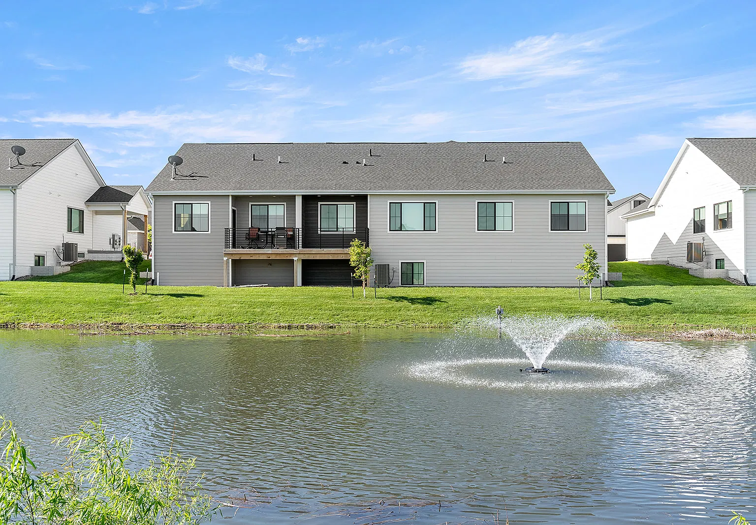 3 bed, 3.5 bath, 1950 sqft, $2,350 — Photo 1