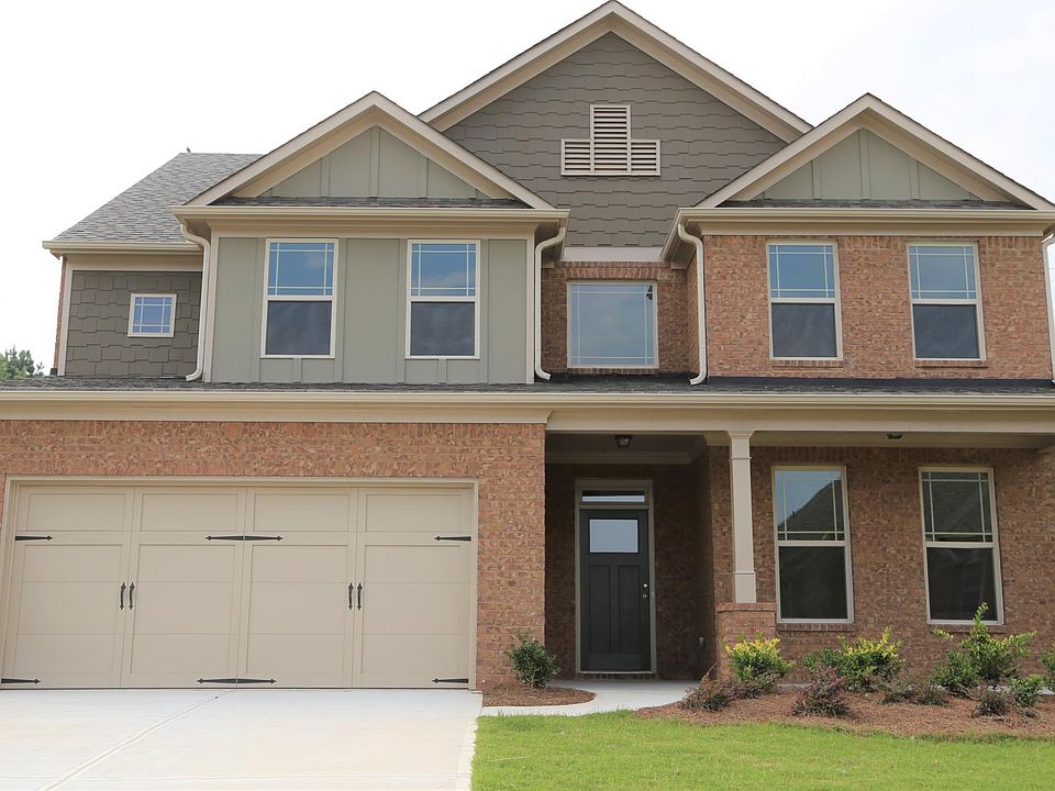 Large 5 bedroom, 4 full bath house with covered patio
