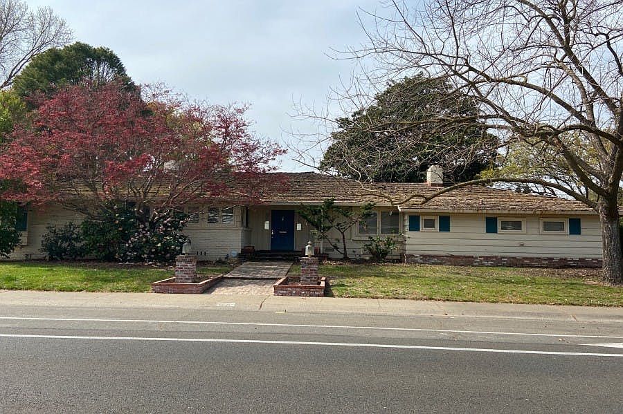 1st image of 451 Wilhaggin Dr