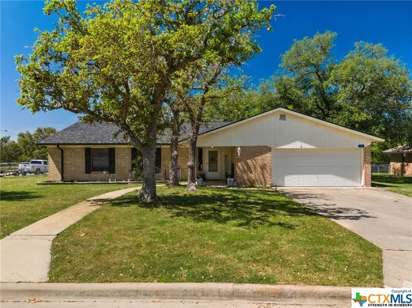 276 Mockingbird Ln, Lampasas, TX 76550