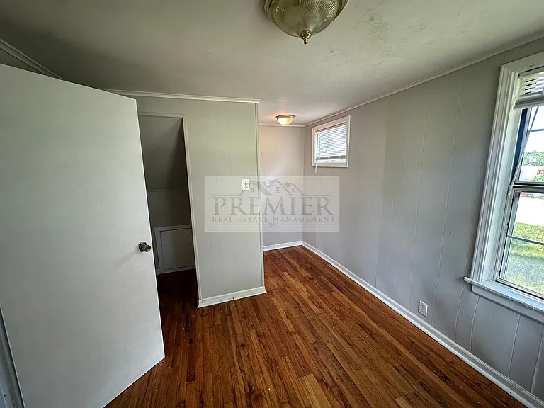 10005 E 53rd St — Photo 19