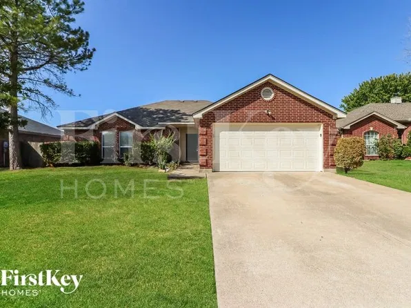 525 Brandy Ct, Saginaw, TX 76179