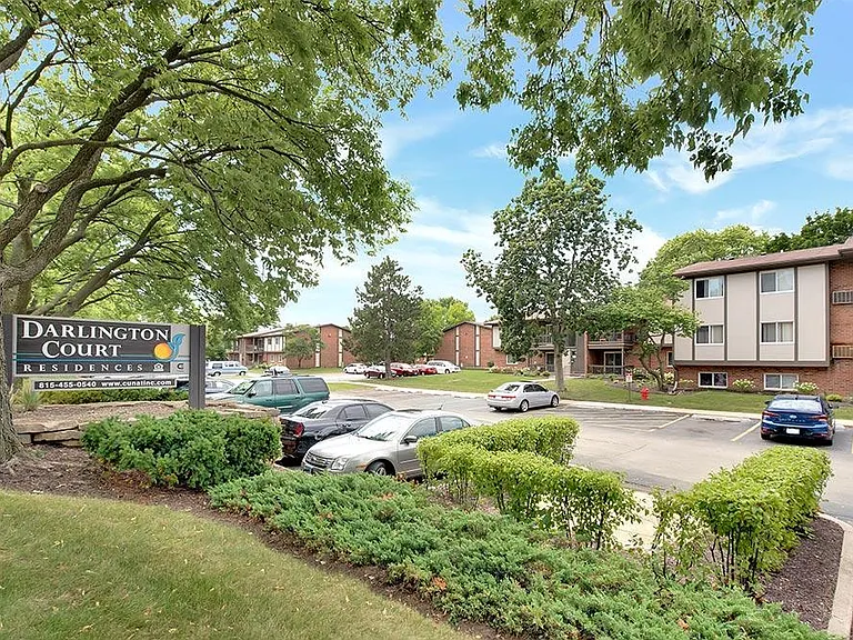 Darlington Court Apartments — Photo 2