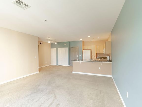 2nd image of 1501 Front St Unit 410