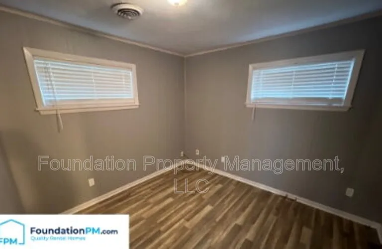 2412 Gentry Ave — Photo 8