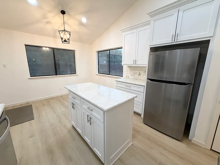 3308 Meadowview Dr — Photo 3