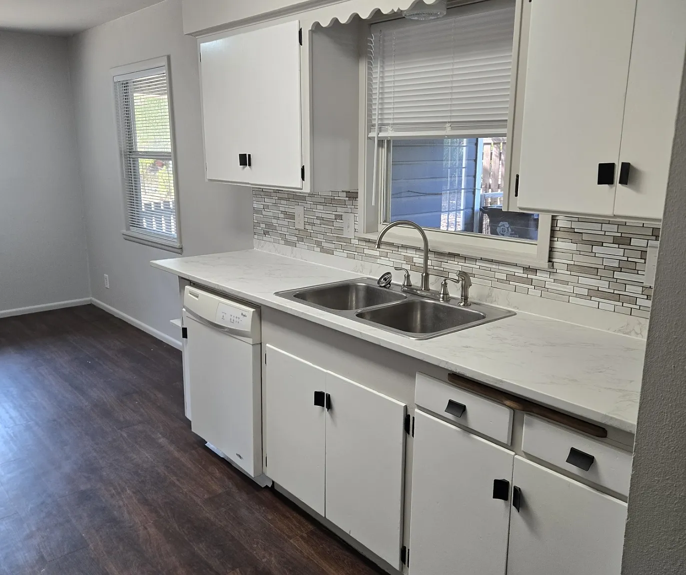 3 bed, 1.5 bath, 1196 sqft, $1,645 — Photo 2
