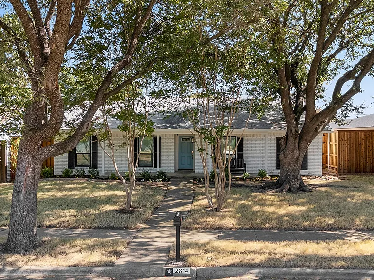 2814 Lindbergh Dr — Photo 32
