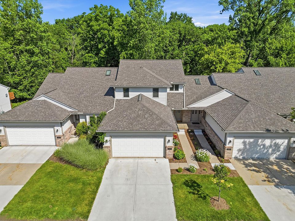 1st image of 555 Sycamore Cir