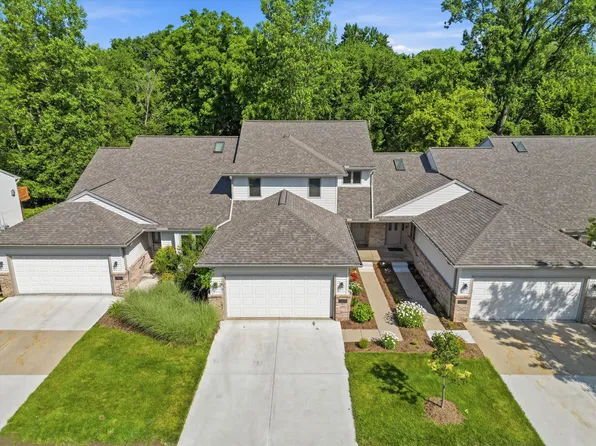 555 Sycamore Cir, Saline, MI 48176