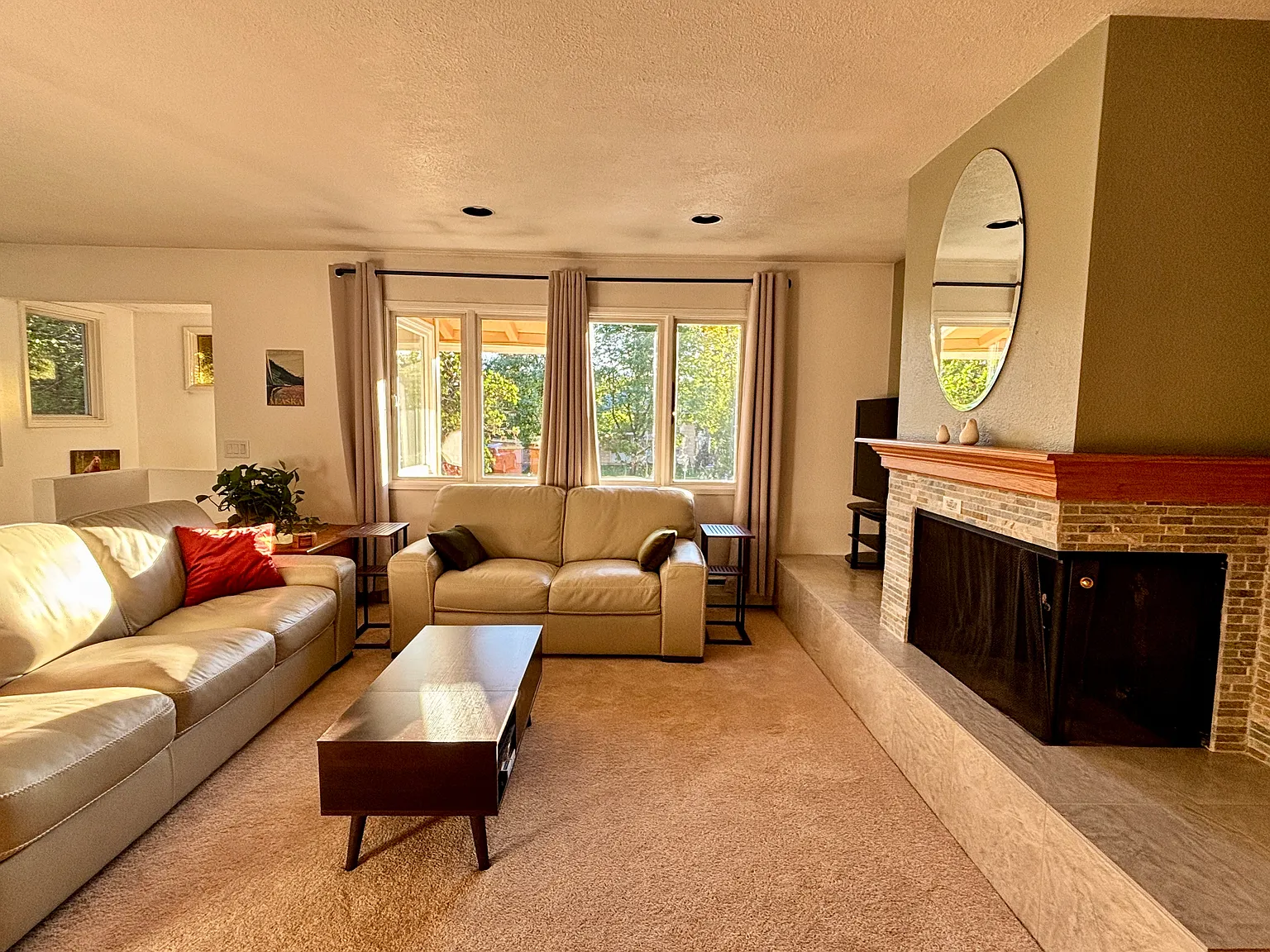2 bed, 1200 sqft, $1,300 — Photo 2