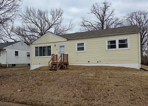 945 Edgehill Dr Photo 1