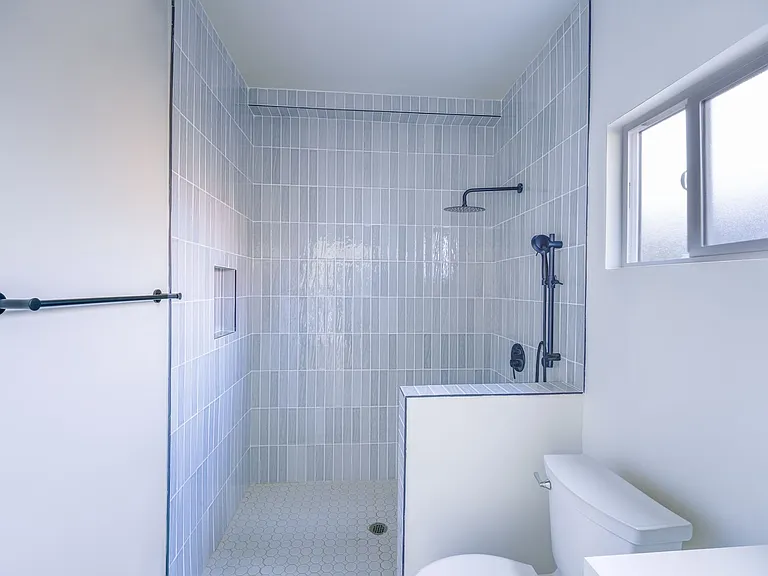 2860 Webster Ave — Photo 13