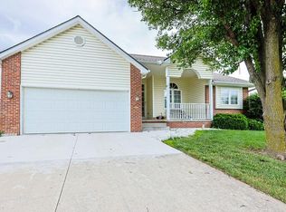 5212 Stoneridge Dr, Saint Joseph, MO 64507