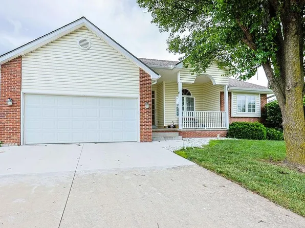 5212 Stoneridge Dr, Saint Joseph, MO 64507