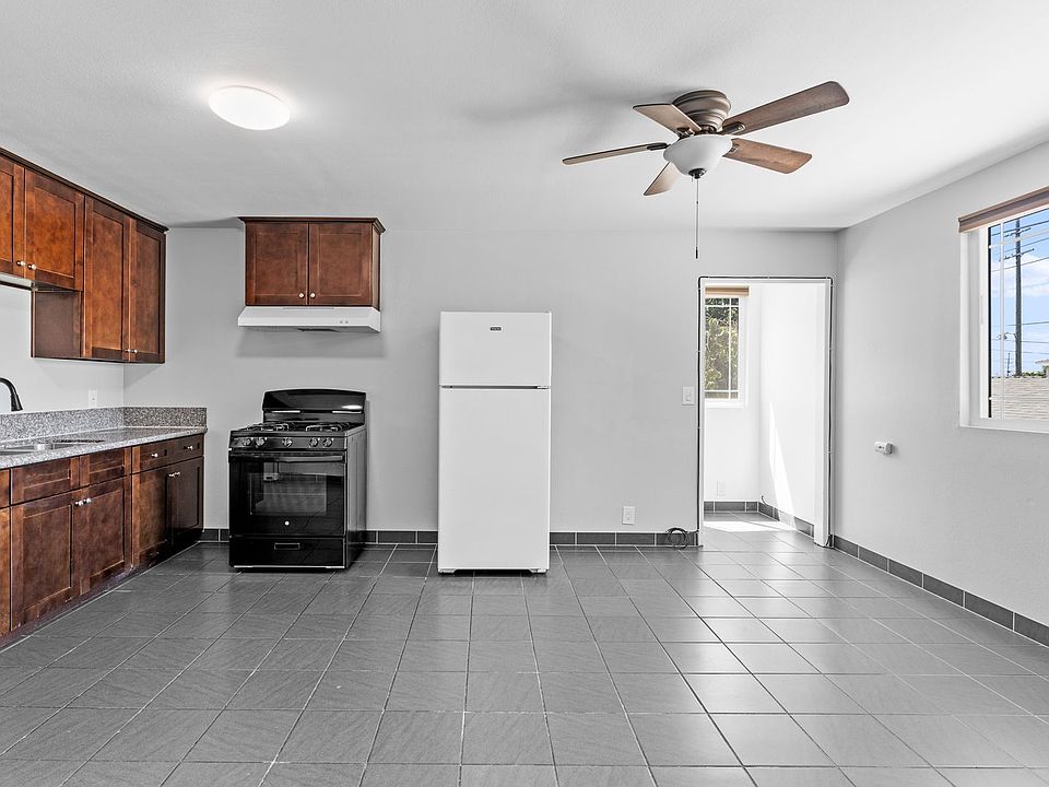 1st image of 913 Pioneer Ave