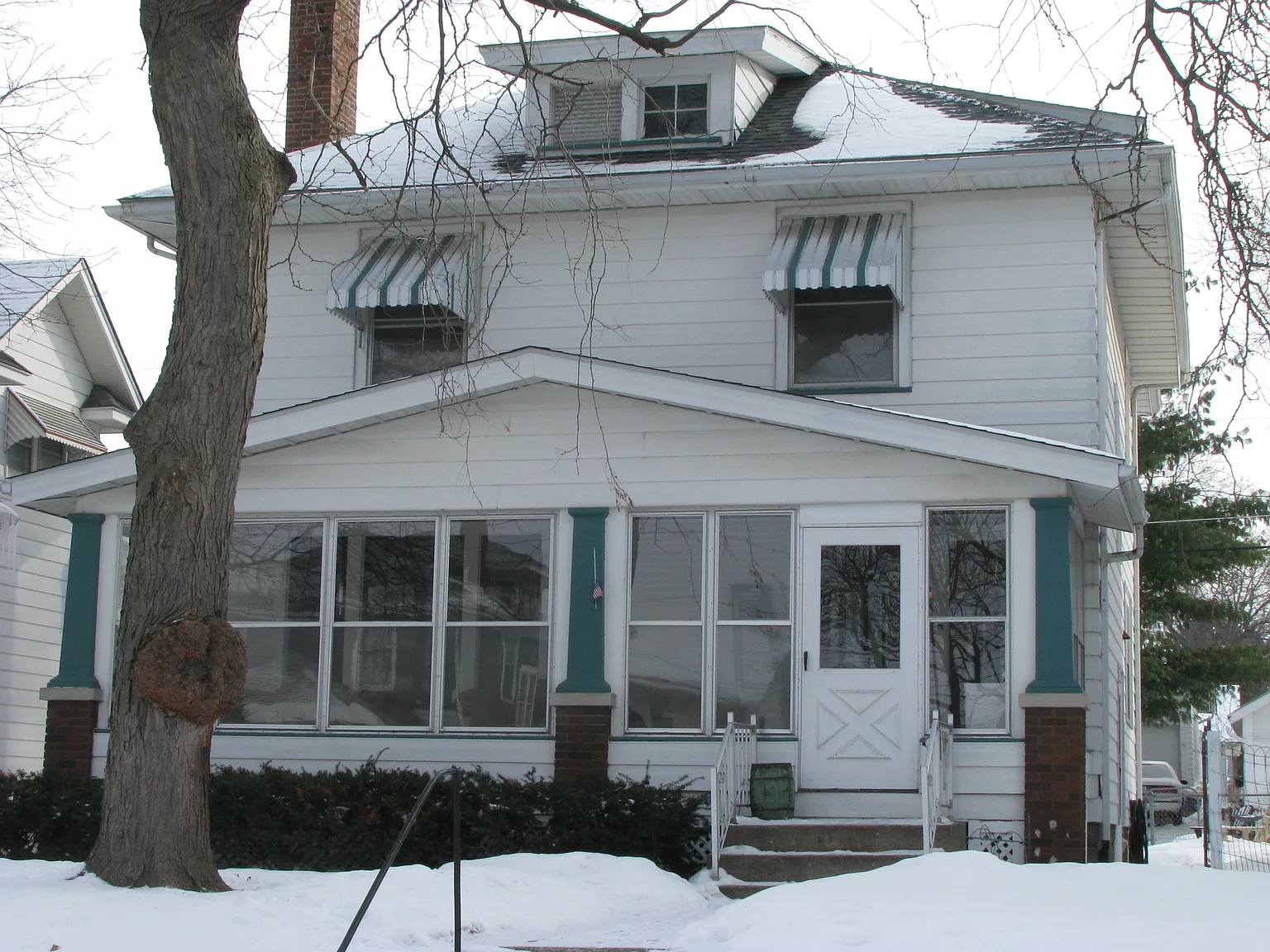 2519 Iowa St photo 1