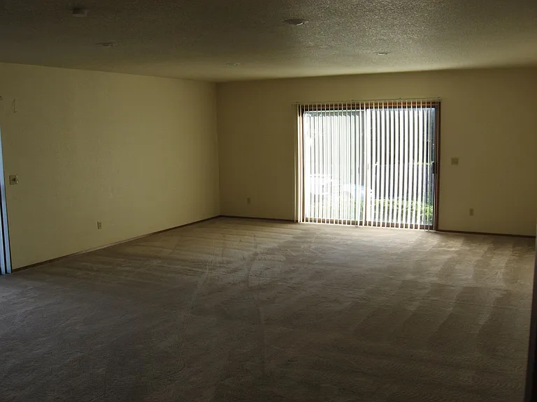824 Jensen Duplex — Photo 8