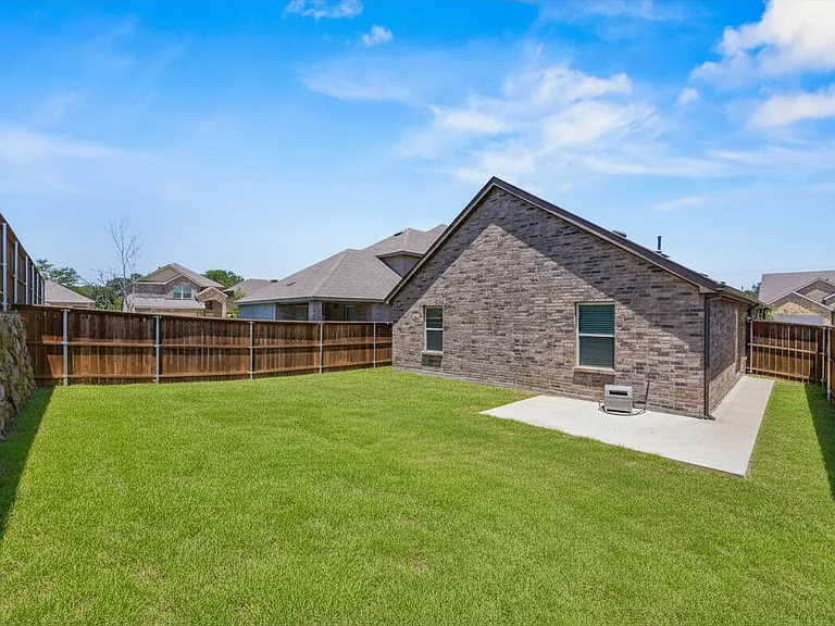 3921 Oak Creek Cir — Photo 28