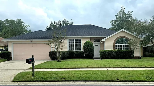 8636 N Charlesgate Cir Photo 1