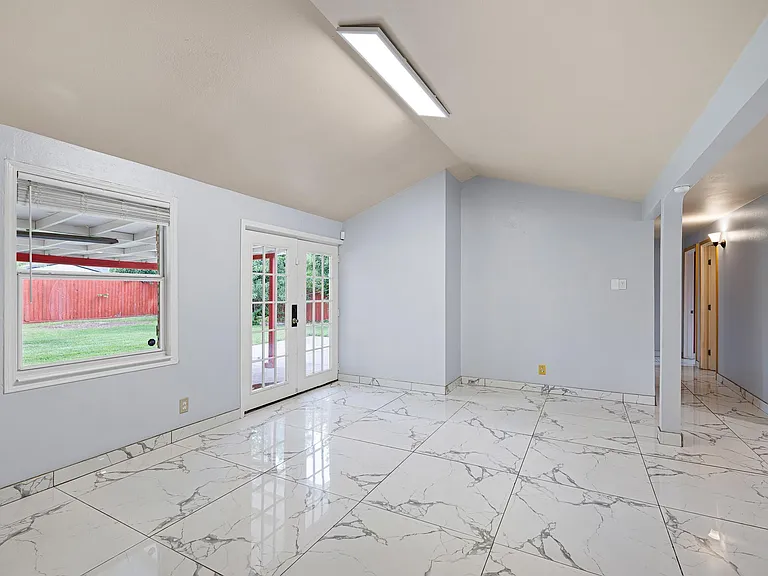 5718 Greencraig Dr — Photo 8
