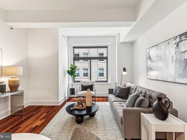 1500 Chestnut St APT 17E, Philadelphia, PA 19102