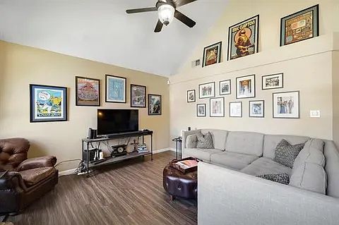 3rd image of 1724 Circle Creek Dr