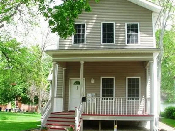 517 N 8th St, Rochelle, IL 61068