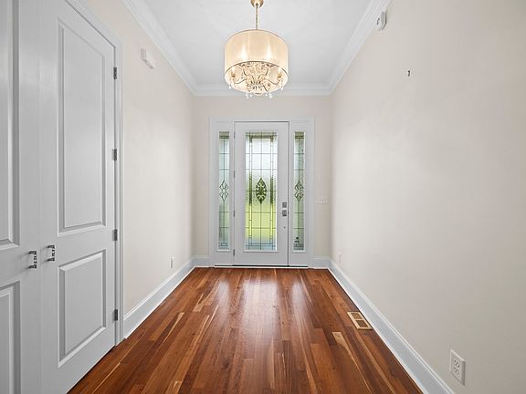 5th image of 808 N Main St
