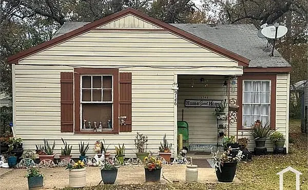 3 bed, 989 sqft, $1,000 — Photo 1