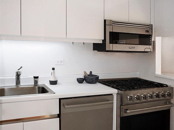 4th image of 127 E 30th St #Pha