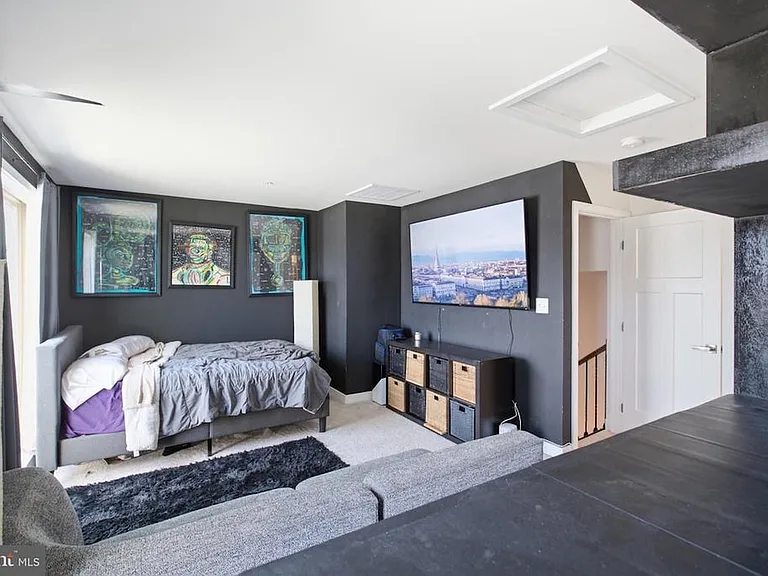 4th Fl Loft/Bedroom