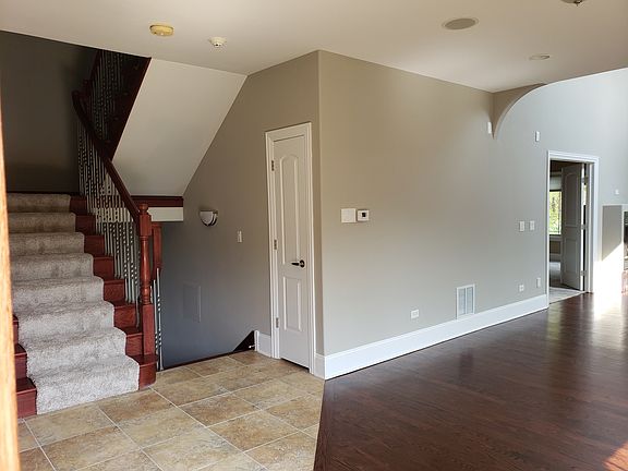 3rd image of 16W307 Shadow Creek Dr #307