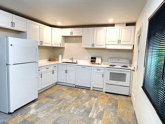 2nd image of 2823 Elvyra Way