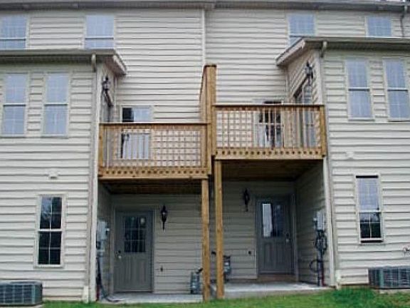 Deck/yards on ALL UNITS