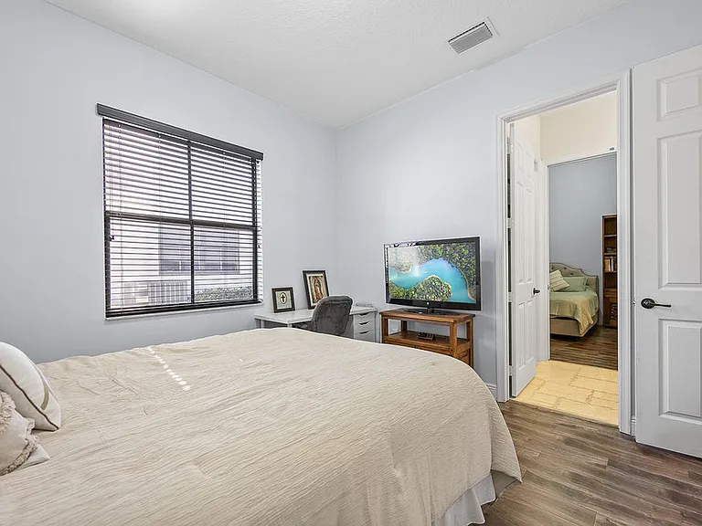 5169 Roma St S — Photo 3