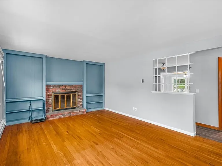 51 Ambrose St — Photo 24