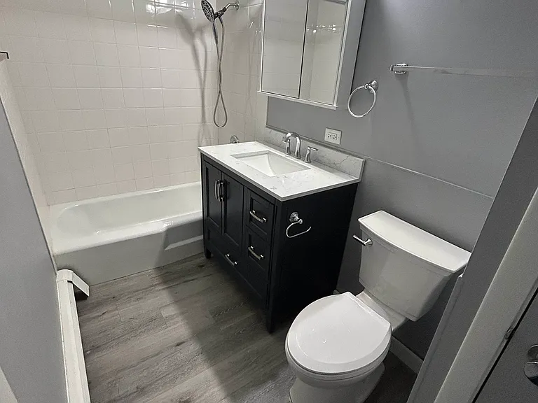 11201 S Langley Ave #2H — Photo 8