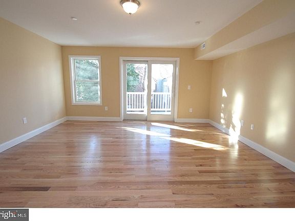 4th image of 1014 E Moyamensing Ave #4
