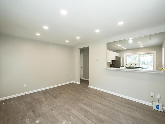 5th image of 1425 Brock St