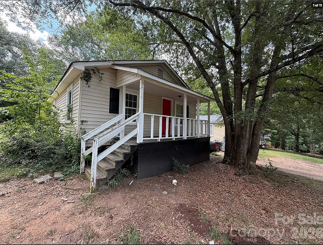 3 bed, 900 sqft, $1,450 — Photo 1