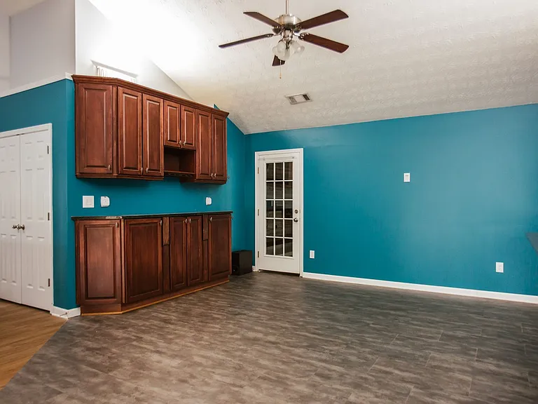 137 Bristol Woods Dr — Photo 5
