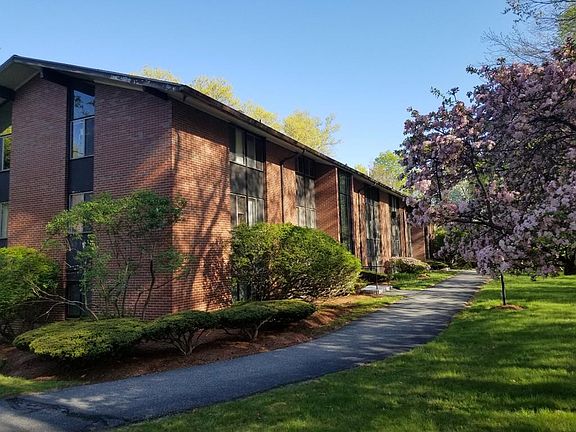 3rd image of 7 Longwood Dr APT 5