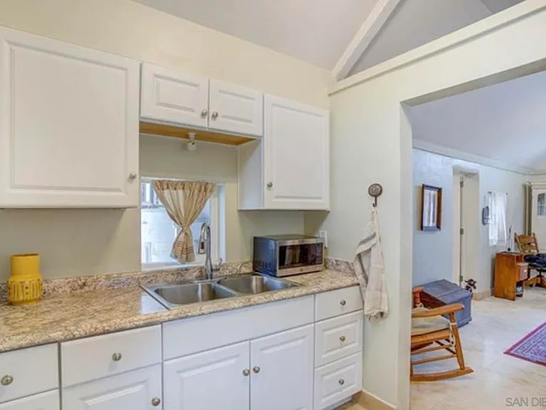 1141 Crosby St — Photo 4