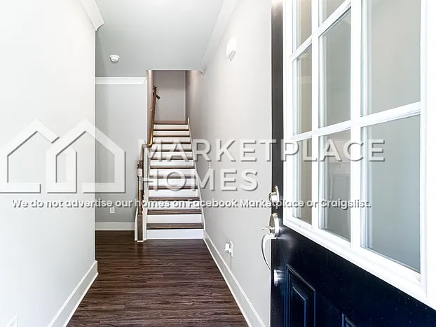 3 bed, 2.5 bath, 1807 sqft, $1,975 — Photo 2