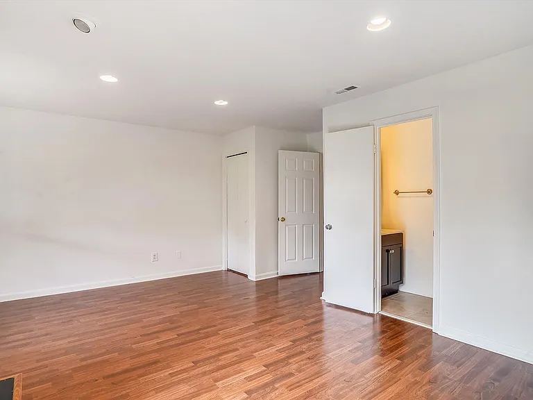 8830 Thomas Lea Ter — Photo 29
